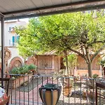 400 Bed & Breakfast 4*